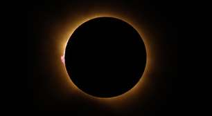 Eclipse solar atrai multidões na Europa e mergulha regiões da Espanha na escuridão