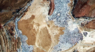 No meio do Deserto do Atacama há uma montanha com 39.000 toneladas de roupas que pode ser vista do espaço