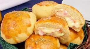 Receita prática de pão de batata com recheio de pizza