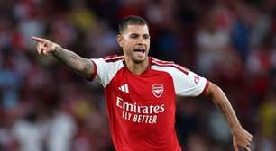 Bruno Guimarães estreia, e Arsenal vence o Como nos pênaltis