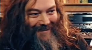 O músico que era "Deus em forma física" na Terra segundo Max Cavalera