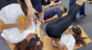 Anitta faz 'serpente adormecida' acordar e viraliza nas redes