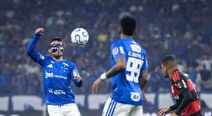 Titular do Cruzeiro usa máscara diante do Flamengo, mas estratégia dura pouco tempo