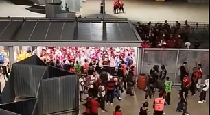 Confusão antes de Cruzeiro x Flamengo termina em gás de pimenta e agressões no Mineirão