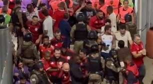 Confusão e gás de pimenta marcam entrada de flamenguistas no Mineirão