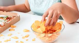Compulsão alimentar está ligada a ultraprocessados, indica estudo