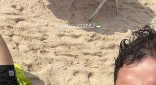 Na praia, Pietro Antonelli e João Victor Gonçalves alimentam torcida por casal em Quem Ama Cuida