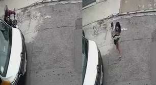 Homem armado aborda van escolar enquanto mãe colocava filho no veículo em SP