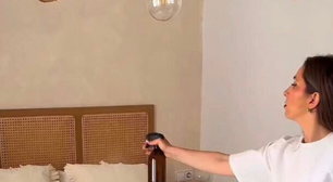Alicia Martínez, especialista em limpeza: "Para deixar a casa sempre com cheiro bom, borrifo este aromatizador caseiro nas cortinas"