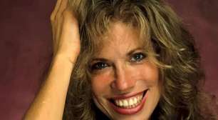 Carly Simon revela impacto do divórcio de James Taylor em seus filhos em nova canção emocionante
