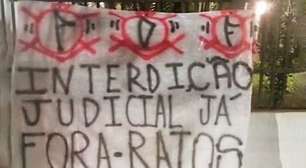 Torcida faz protesto na casa do presidente do Corinthians: "Acabou a paz"