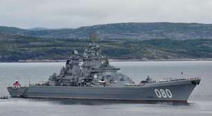 Durante a Guerra Fria, a Rússia construiu o maior navio de guerra do mundo; após quase 30 anos no estaleiro, ele está pronto para integrar as forças armadas do país