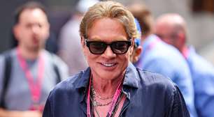 Axl Rose faz show com problema na mandíbula: 'parece que vai cair'