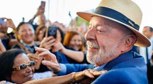 Chapéu de Lula na foto da urna renova imagem, mas traz riscos, avalia especialista
