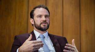 Governo ouvirá empresários antes de decidir sobre reciprocidade contra os EUA, diz Durigan
