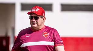 Guto Ferreira prepara quatro mudanças no Vila Nova; veja a escalação