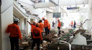 Pelo menos 47 pessoas morrem no leste da Indonésia após um terremoto de magnitude 7,7
