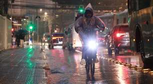 São Paulo tem estado de alerta para alagamentos por forte chuva na manhã deste sábado