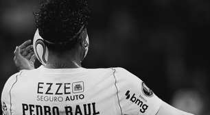 Pedro Raul sofre trauma na costela e vira dúvida no Corinthians para duelo com Cruzeiro