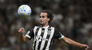 Igor Gomes sente dores e deixa o jogo ainda no primeiro tempo contra o Grêmio