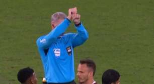 Daronco usa novo gesto da arbitragem no Maracanã; entenda as novas regras do Brasileirão