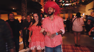 Bruna Biancardi curte arraial com direito a quadrilha e correio elegante de Neymar