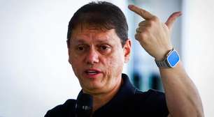 Tarcísio abre campanha em SP com Flávio Bolsonaro em 2º plano e foco no voto feminino