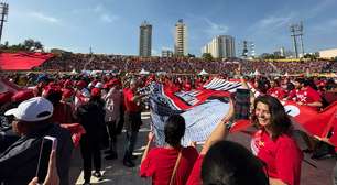 Em berço político do PT, 1º ato de campanha de Lula tem devoção e chapéu Panamá 'fazendo a cabeça de eleitores'