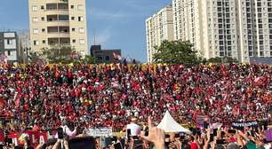 Calorão, público devoto e apelo por Haddad em SP: como foi a abertura da campanha de Lula em berço político