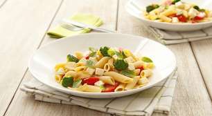 Penne sem molho: receita fácil com brócolis, queijo Minas e manjericão