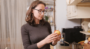 Fruta com mofo: dá para cortar a parte estragada e comer o restante?