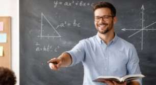 Recife abre seleção para 60 professores com salário de R$ 6,9 mil; veja as áreas