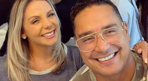 Ofuscou os noivos? Carla Perez rouba a cena com vestido lilás no casamento do filho