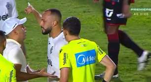 Jogador do Botafogo é o primeiro a ser expulso pela 'Lei Vini Jr.' no Brasileirão; vídeo