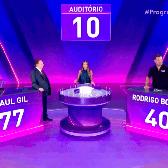 Raul Gil 'perde as calças' em programa no SBT; veja o momento