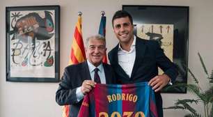 Barcelona anuncia a contratação do volante Rodri