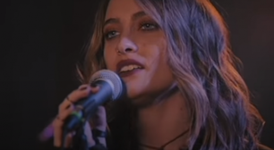 Paris Jackson revela detalhes de tratamento contra depressão: "dor mais aguda que já experimentei"