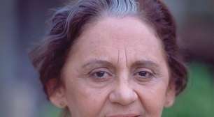 Laura Cardoso ensinou valiosa lição sobre o amor aos 73 anos; com mais de meio século de carreira, atriz viveu triângulo amoroso em novela: 'Se a pessoa tiver que se apaixonar, tenha a idade que tiver, vai se apaixonar. Está de pé, está viva, por que não?'