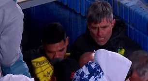 Vídeo: técnicos de Vélez e Defensa y Justicia trocam socos após jogo