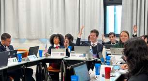 Alunos de 32 escolas gaúchas debatem temas globais e éticos em simulados da ONU e do STF em Colégio de Porto Alegre