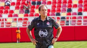 Técnico brasileiro, Léo Neiva, faz sucesso e acumula títulos no futebol africano