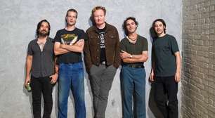 Aos 63 anos, Conan O'Brien estreia nova banda tocando clássicos obscuros do Folk e Rock