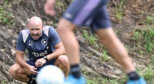 Botafogo vai adiando definição sobre Franclim Carvalho