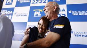 Michelle Bolsonaro sobe em palanque ao lado de adversário de Celina e pede votos para Flávio