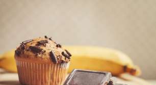 Muffin de banana com chocolate saudável: fácil e irresistível
