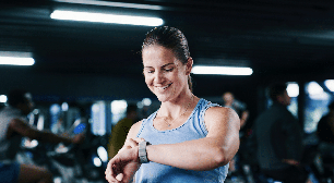 O fim do "8 ou 80": entenda por que o treino perfeito está dando lugar ao exercício que cabe na rotina