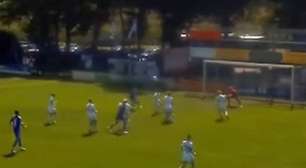 Incrível! Atacante faz gol de bicicleta com 9 segundos de jogo; vídeo