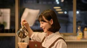 De bebidas doces a 'bolsa de sangue': entenda a caffeinetopia, a obsessão por café na Coreia que revela o impacto do cansaço na mente dos jovens
