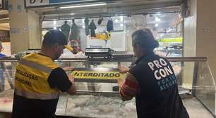 Peixaria é interditada pelo Procon no Mercado Público de Porto Alegre