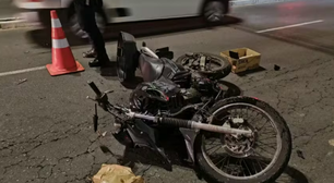 Motociclista fica gravemente ferido após carro fugir de blitz em Porto Alegre